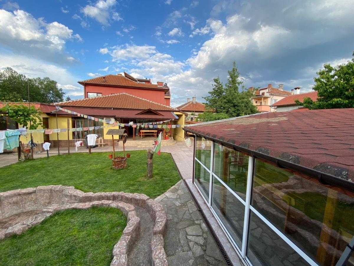 Family Hotel Kavrakovi Pavel Banya Dış mekan fotoğraf